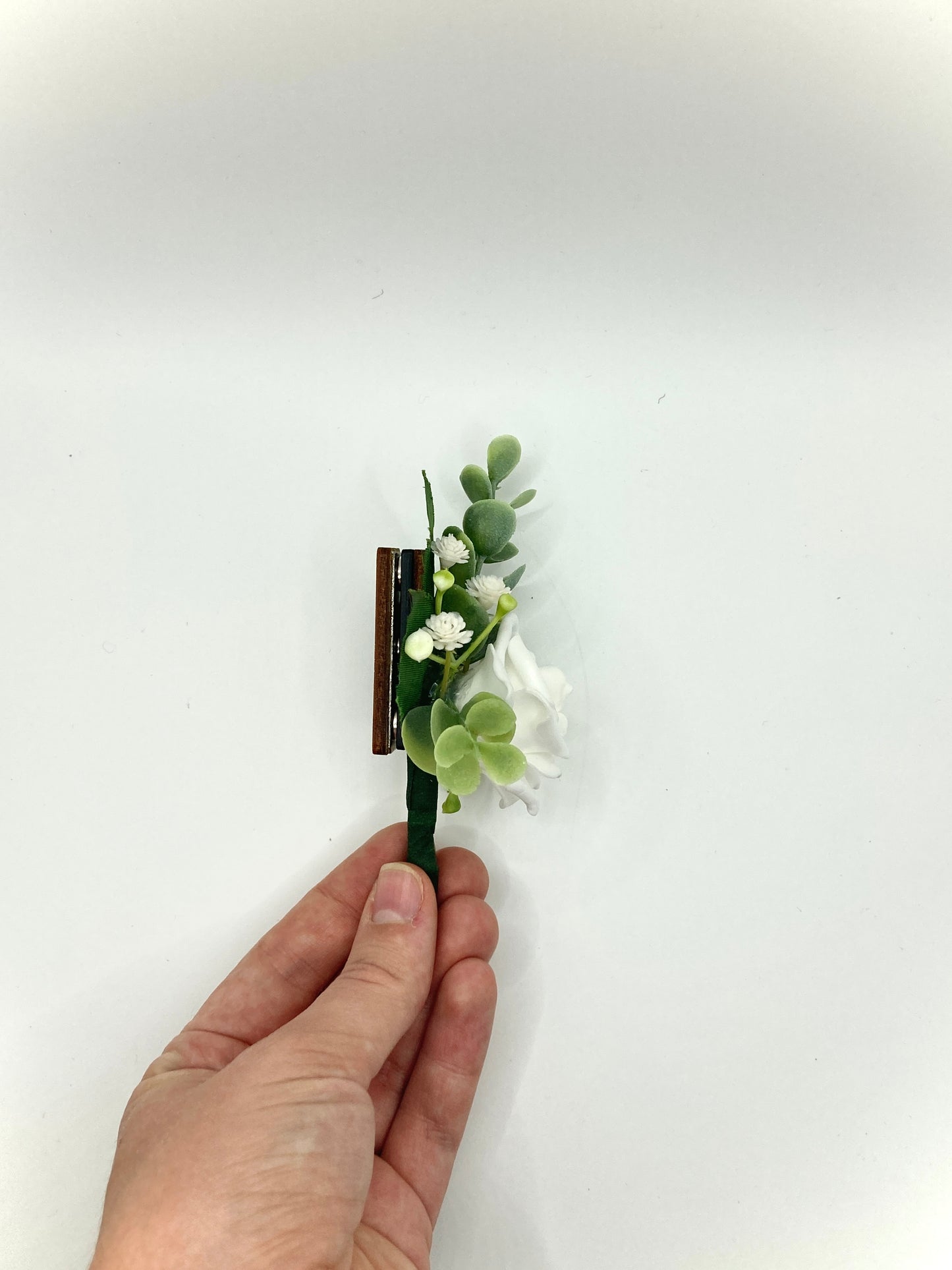 White + Green Eucalyptus Boutonniere, Magnetic Mens Wedding Boutonniere, White Rose Groom Boutonniere, Greenery Babys Breath Boutonniere