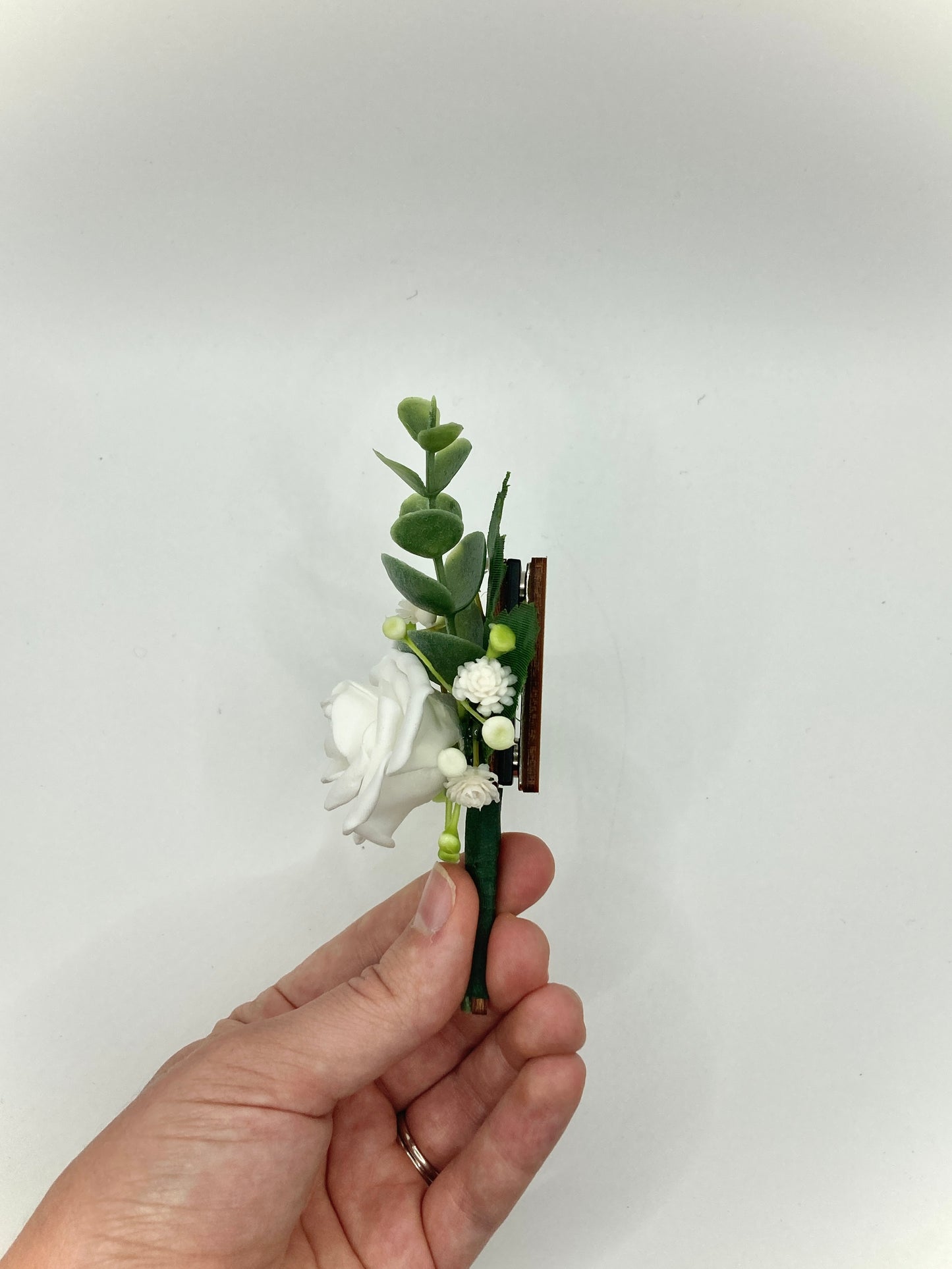 White + Green Eucalyptus Boutonniere, Magnetic Mens Wedding Boutonniere, White Rose Groom Boutonniere, Greenery Babys Breath Boutonniere