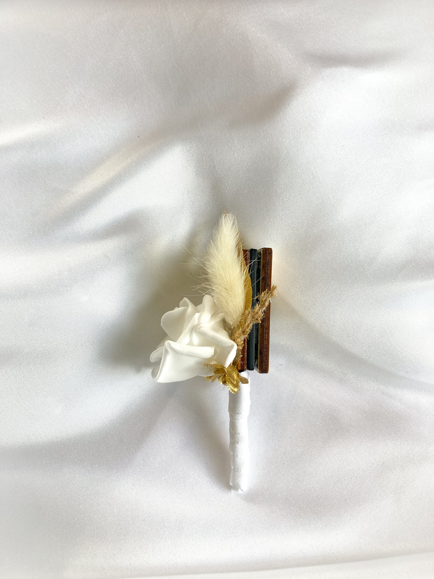 Gold + White Rose Magnetic Clip-On Boutonniere