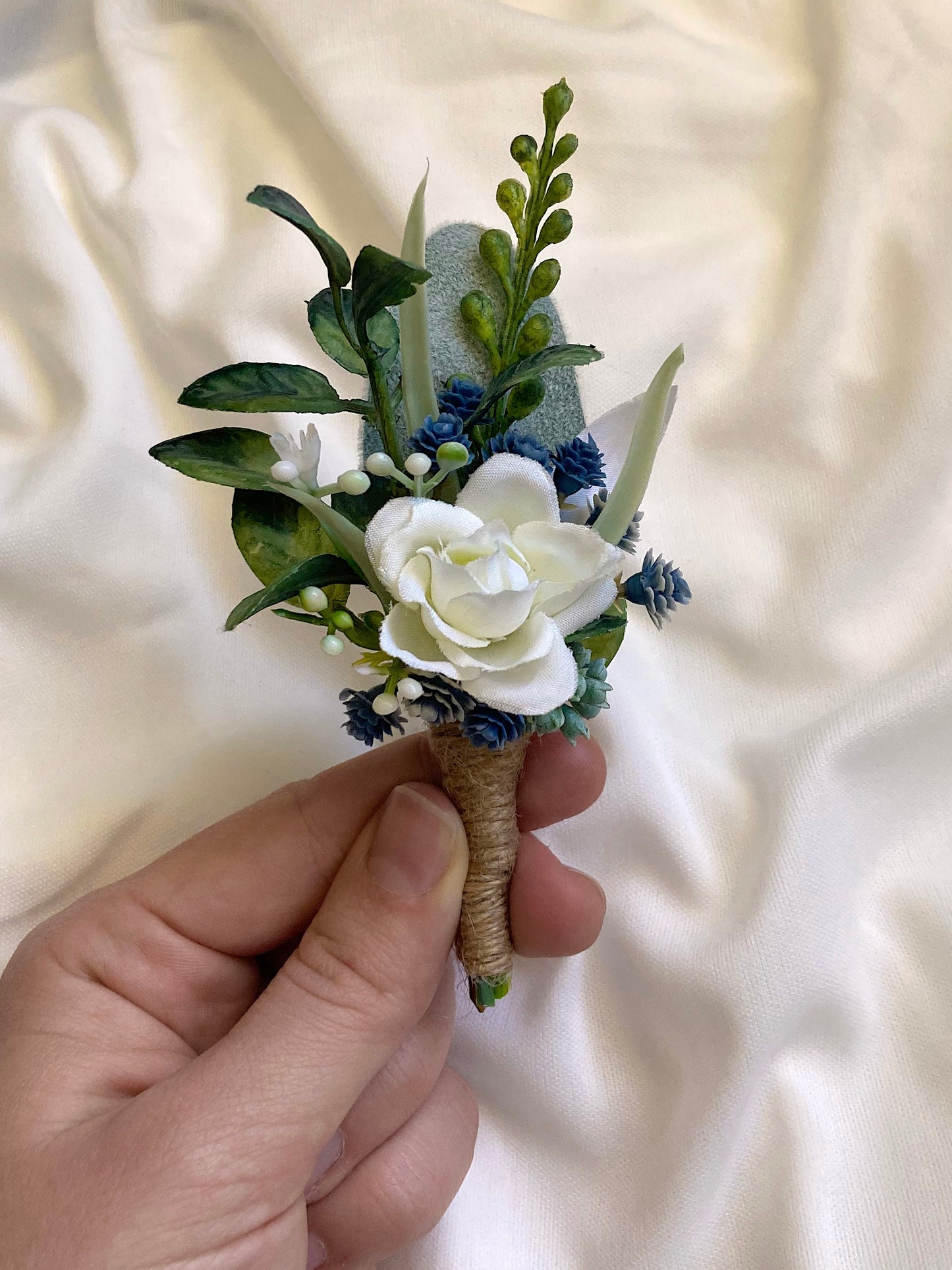 Dusty Blue + White Magnetic Clip-On Boutonniere