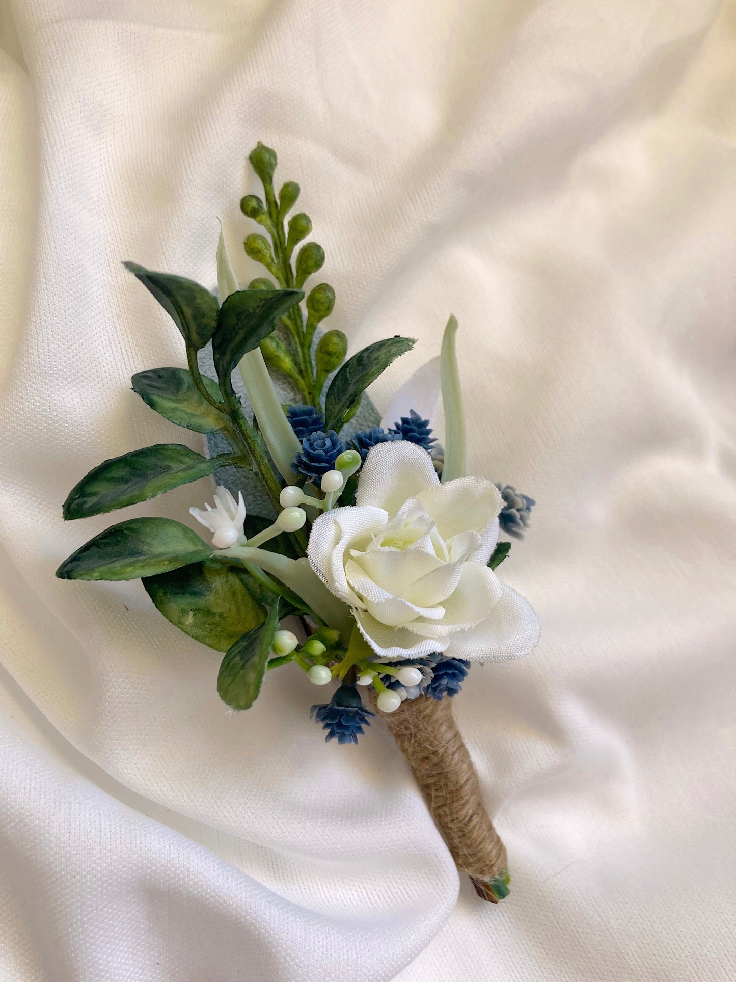 Dusty Blue + White Magnetic Clip-On Boutonniere