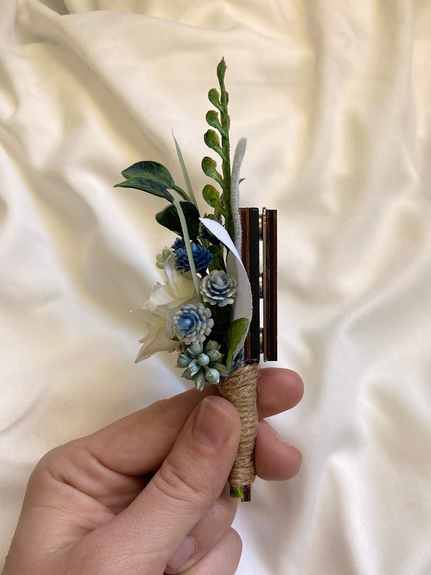 Dusty Blue + White Magnetic Clip-On Boutonniere