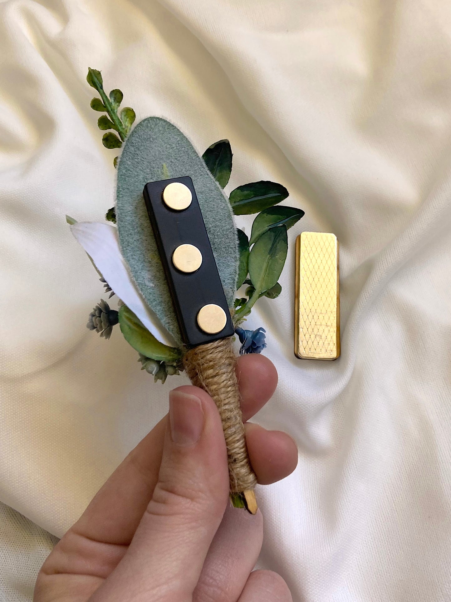 Dusty Blue + White Magnetic Clip-On Boutonniere